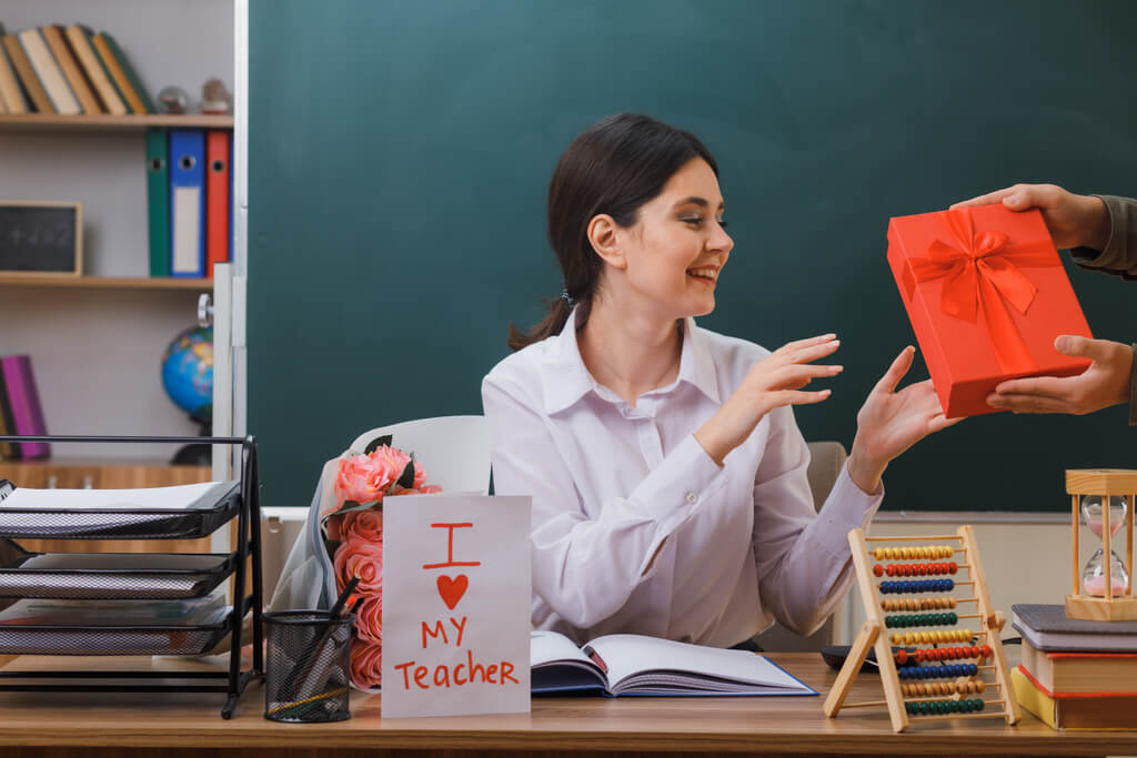 Best teachers day gifts they'll actually want| Blog